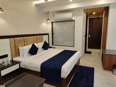 WhatsApp Image 2025-12-03 at 8.02.45 PM (2)